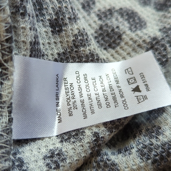 🆕🌿VINCE CAMUTO SWEATER🌿 - Picture 6 of 6